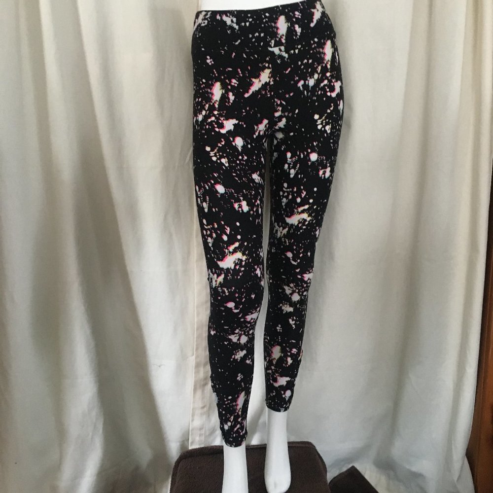 4/$20 No Boundaries Leggings